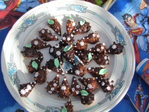 Little cake pops hedgehogs for my son’s birthday (2012 August)