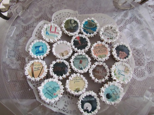 Cupcakes with books toppers for friends birthday
(2014 February)