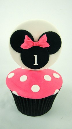 1st birthday Minnie cupcake