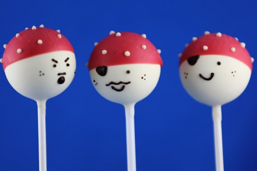 Smiling pirate cake pops