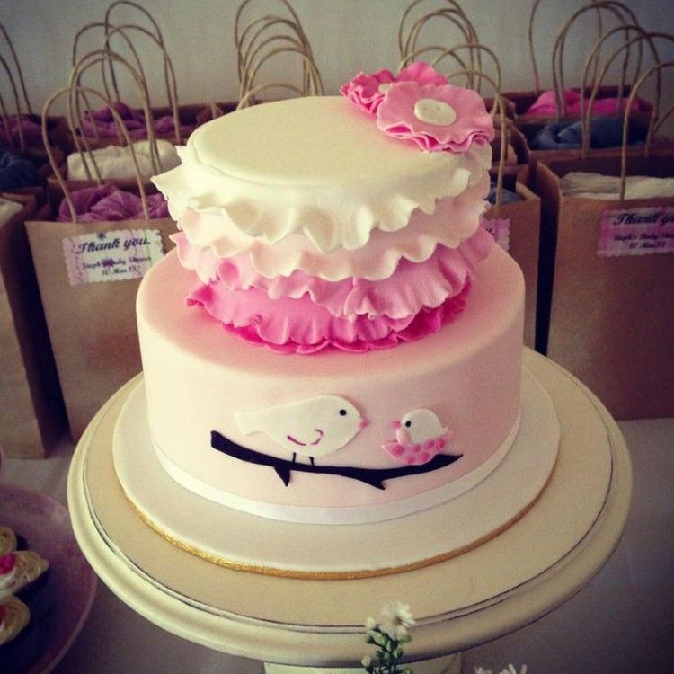 Baby shower cake with birds