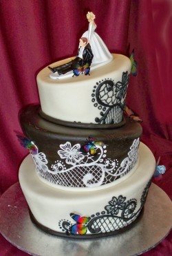 Interesting wedding cake