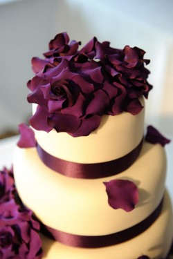 Wedding cake with purple roses