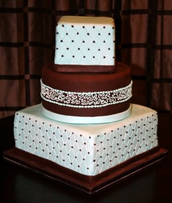 Round and square wedding cake