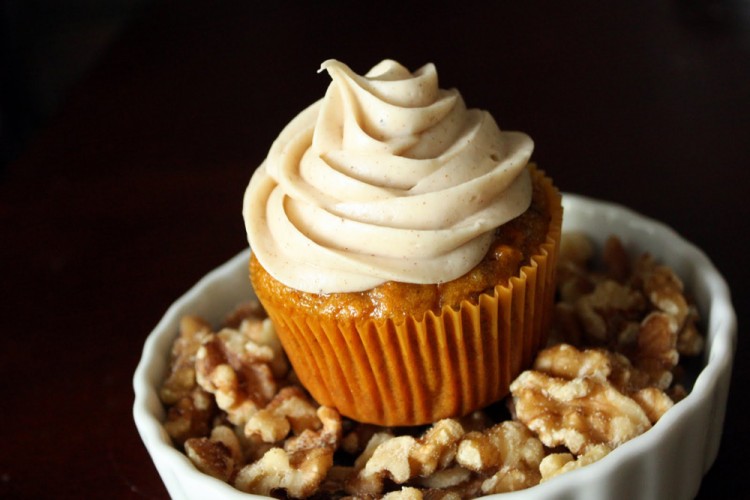 Tasty carrot cake cupcake