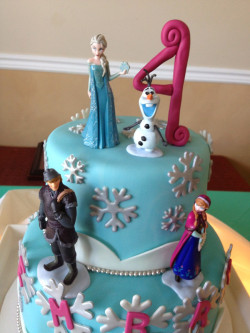 Birthday cake with Elsa