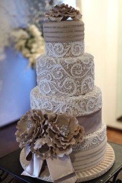 Beautiful fondant wedding cake