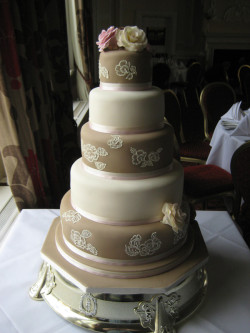 5 tiers wedding cake