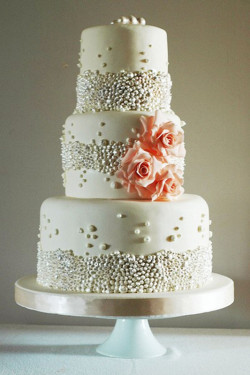 Wedding cake with pearls