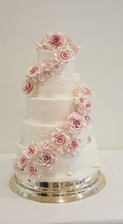 Wedding cake with roses